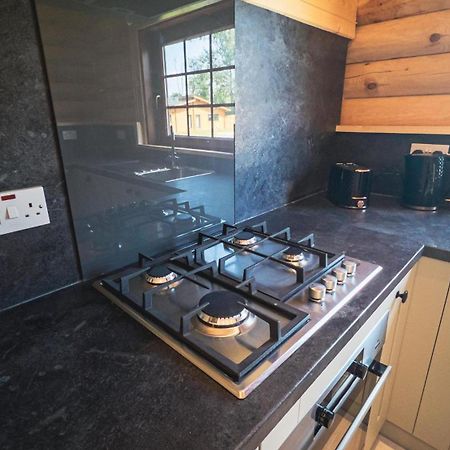 Aspen Lodge, Amazing New Log Cabin With Hot Tub - Sleeps 6 - Felmoor Park Morpeth Phòng bức ảnh