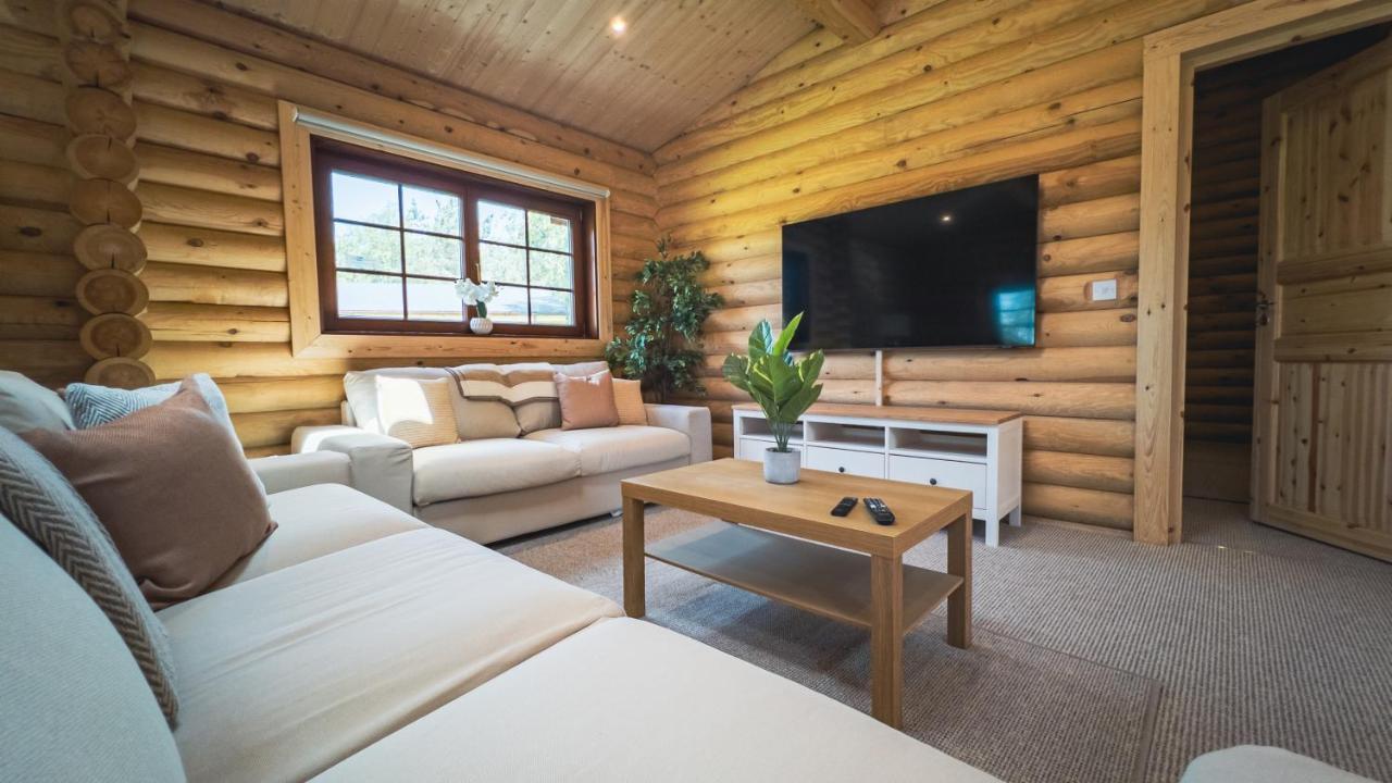 Aspen Lodge, Amazing New Log Cabin With Hot Tub - Sleeps 6 - Felmoor Park Morpeth Ngoại thất bức ảnh