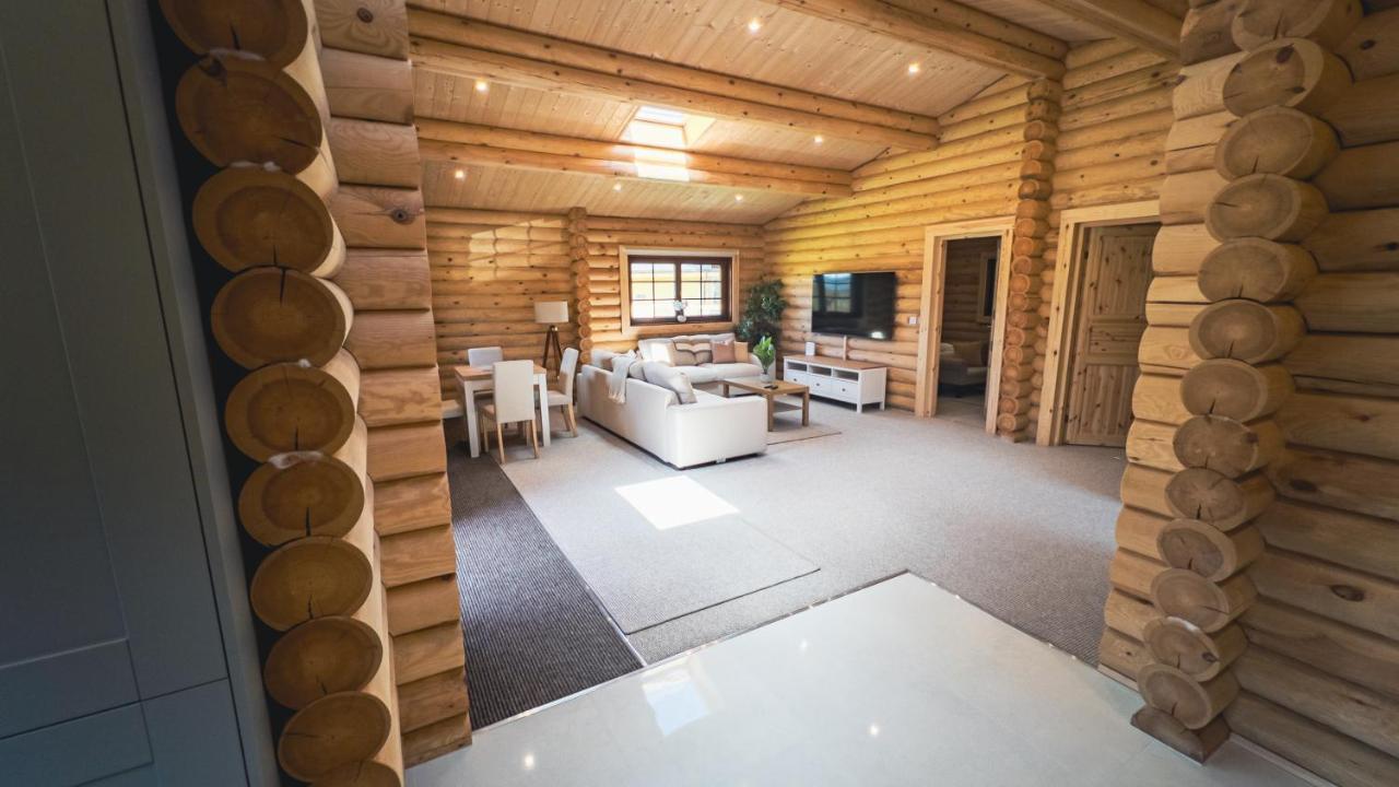 Aspen Lodge, Amazing New Log Cabin With Hot Tub - Sleeps 6 - Felmoor Park Morpeth Ngoại thất bức ảnh
