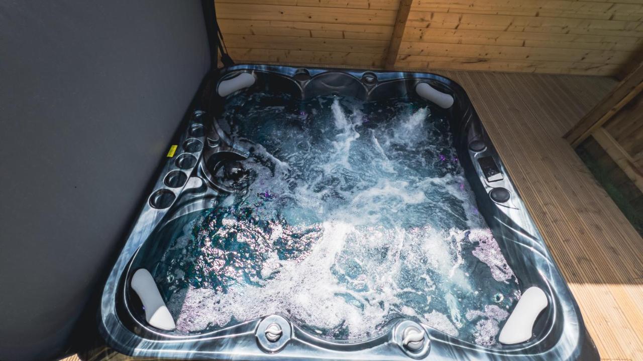 Aspen Lodge, Amazing New Log Cabin With Hot Tub - Sleeps 6 - Felmoor Park Morpeth Ngoại thất bức ảnh